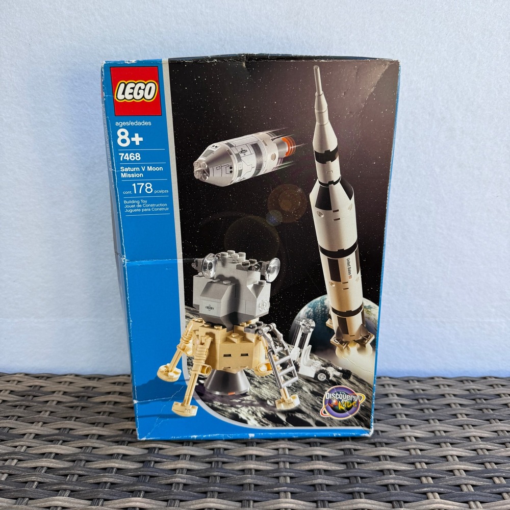 LEGO 7468 Saturn V Moon Mission 2003 Discovery Kids NASA NEW Sealed Box Wear
